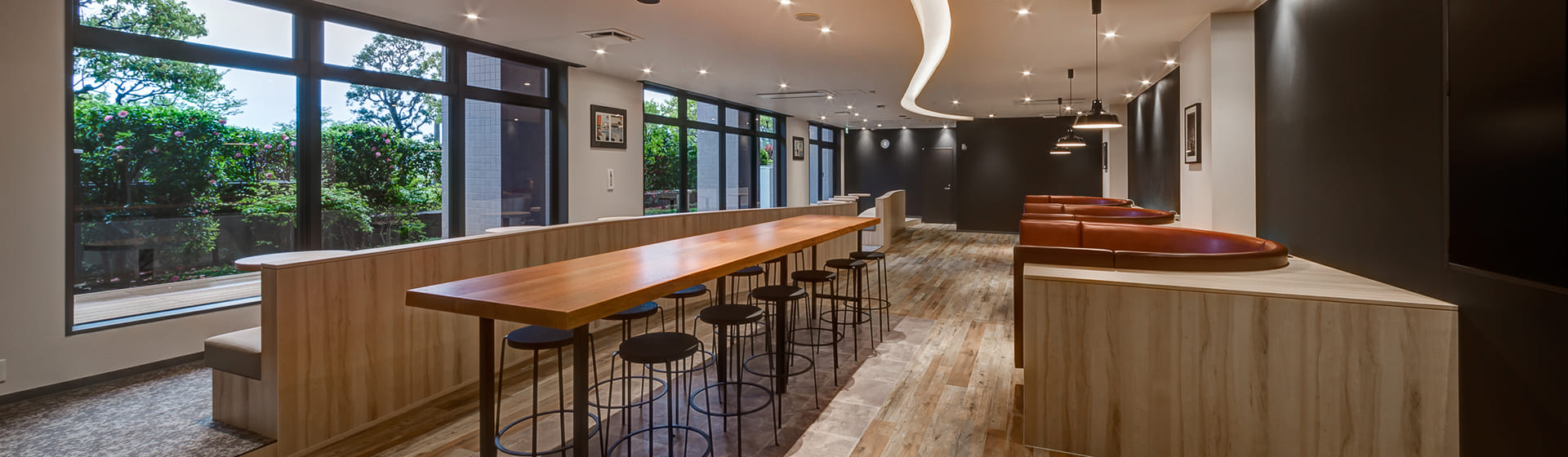 カフェラウンジ