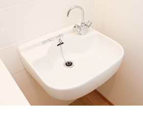 Utility room slop sink *4 bed only