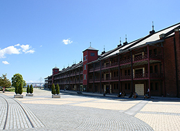 明治後期に横浜赤レンガ倉庫が建築される
