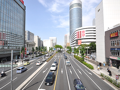 新横浜駅前を通る環状2号