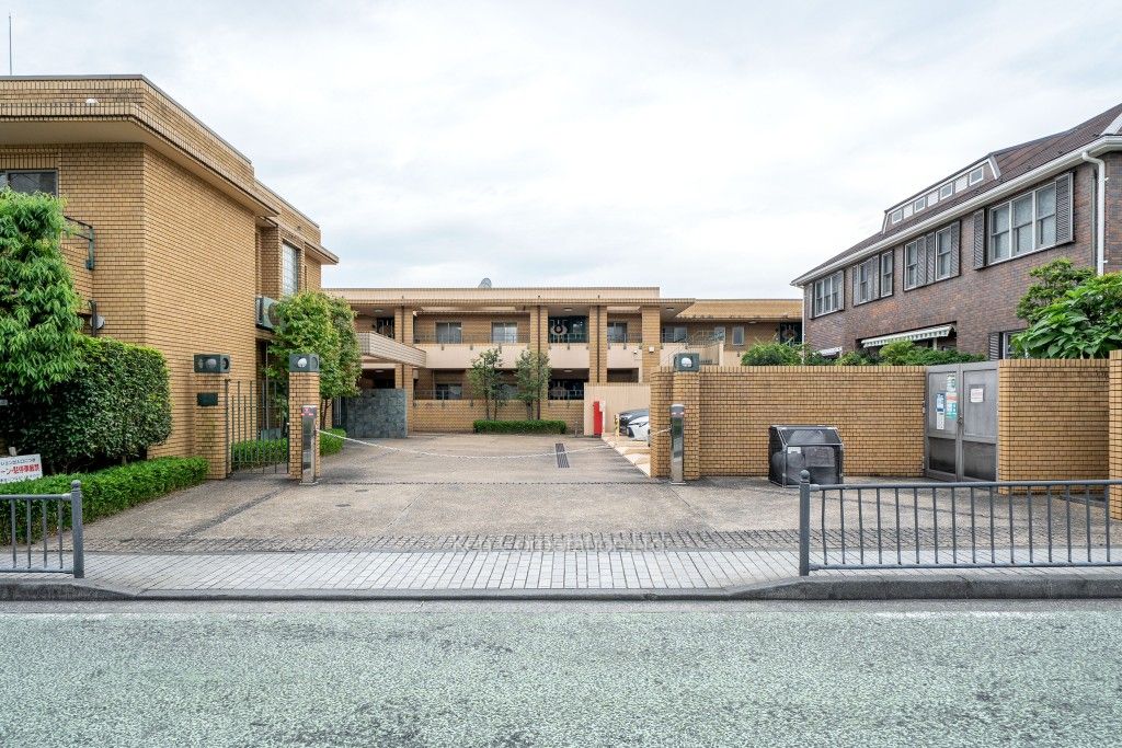 マートルコート山手261番館 2階 3LDK