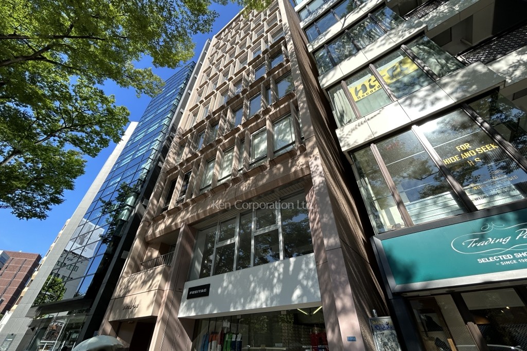 コマツローリエビル