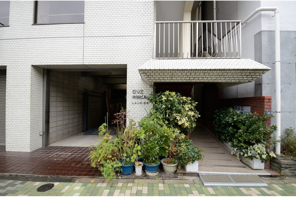 ロリエ市谷ビル