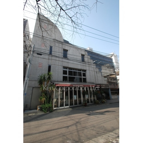 セーヌ・アキラ