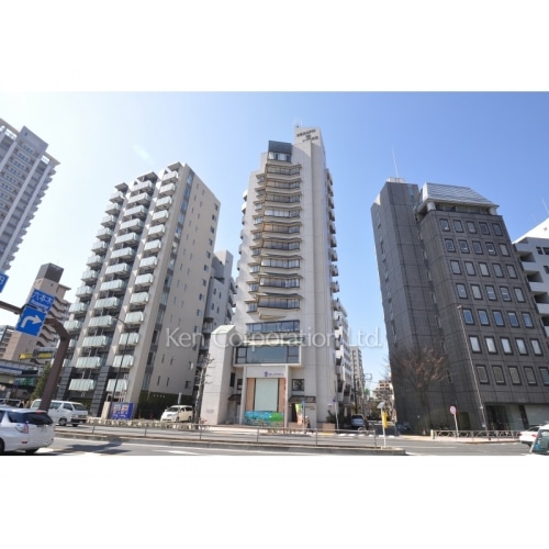 セラフ・テン・アザブ