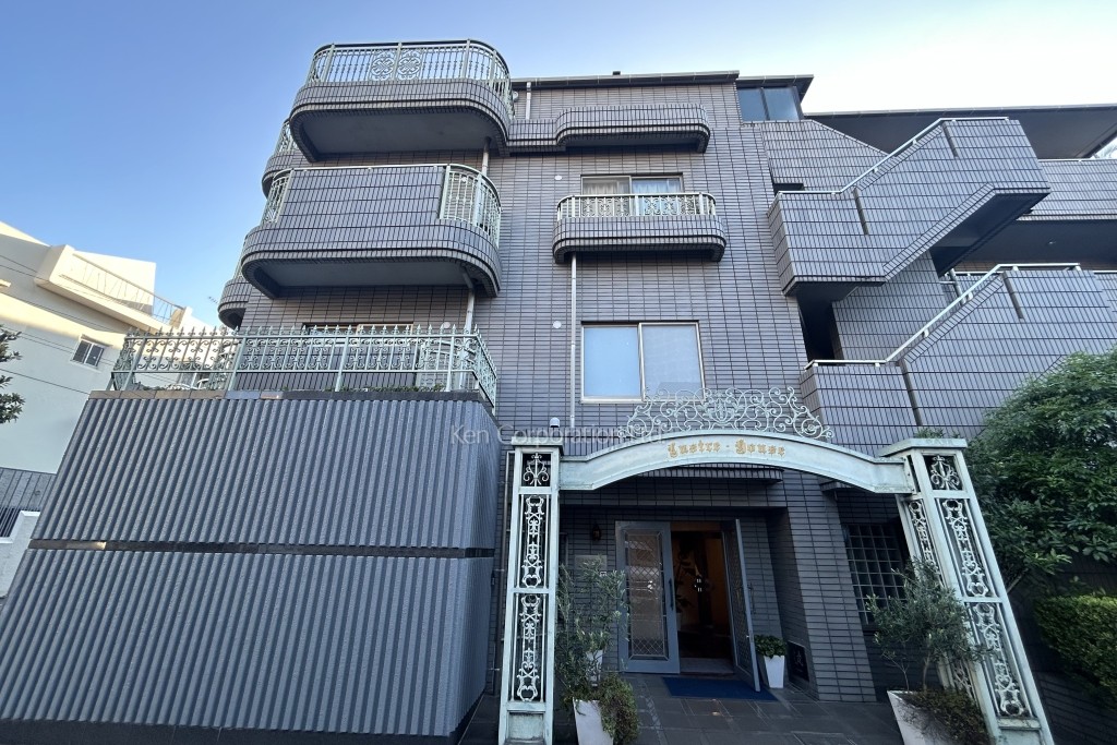 ラスターハウス