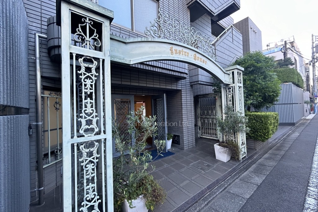 ラスターハウス