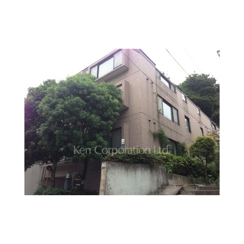 ＴＲＩＮＩＴＹ　ＣＯＵＲＴ