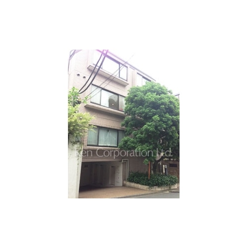 ＴＲＩＮＩＴＹ　ＣＯＵＲＴ