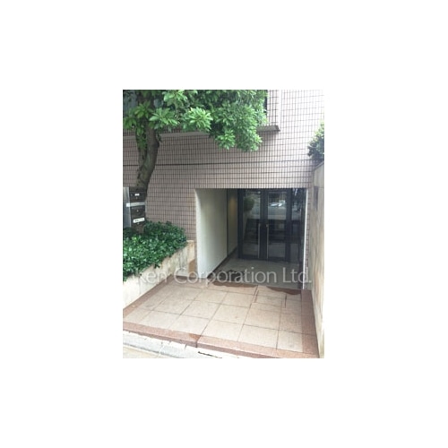 ＴＲＩＮＩＴＹ　ＣＯＵＲＴ