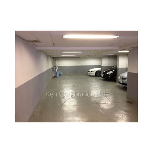 ＴＲＩＮＩＴＹ　ＣＯＵＲＴ