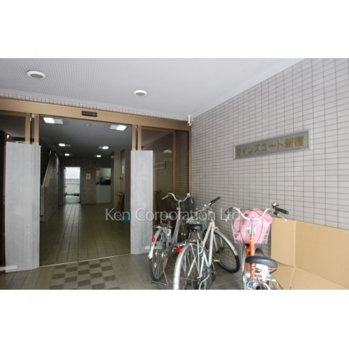 クインズコート新宿