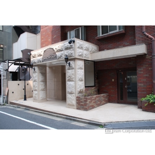 クイーンズコート