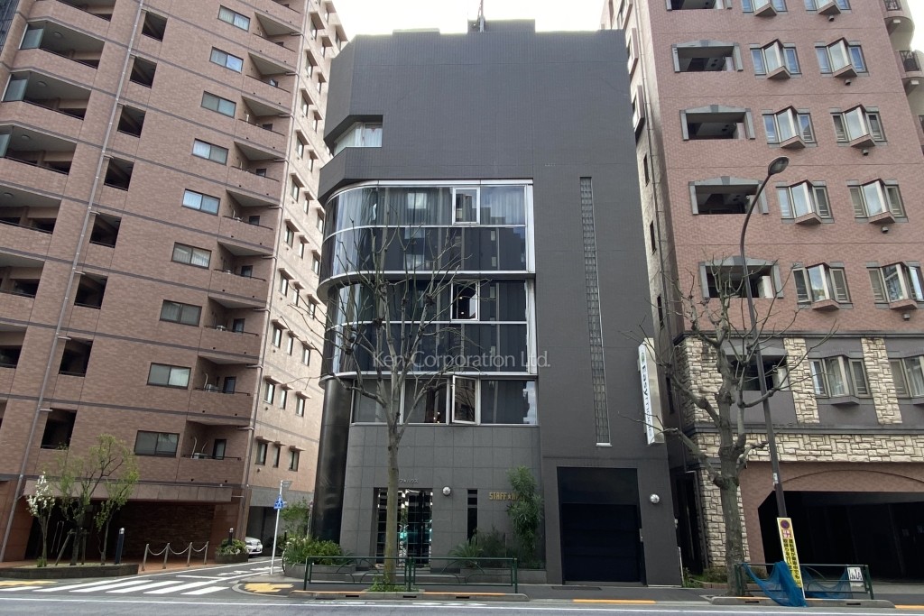 スタッフハウスビル