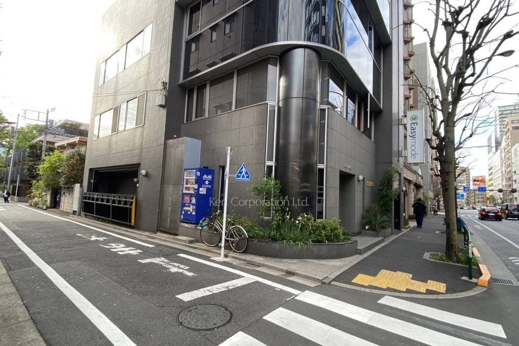 スタッフハウスビル