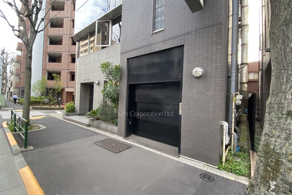 スタッフハウスビル