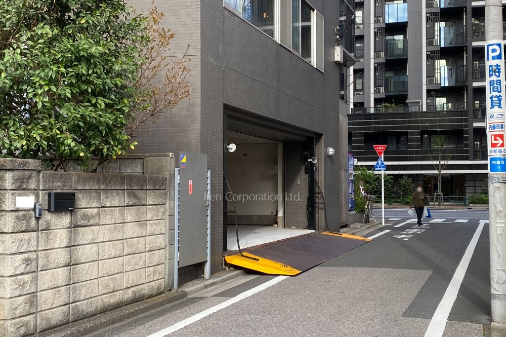 スタッフハウスビル