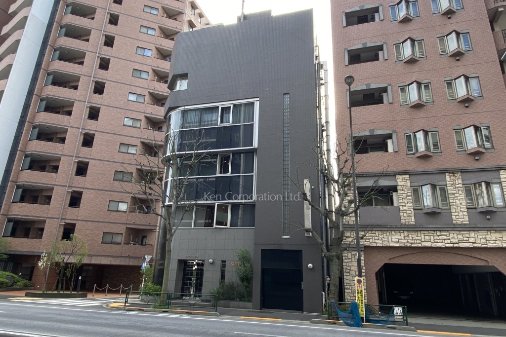 スタッフハウスビル