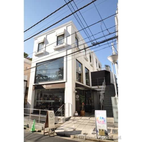 コロネード神宮前