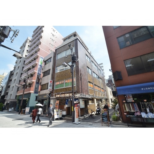 イーストンビル