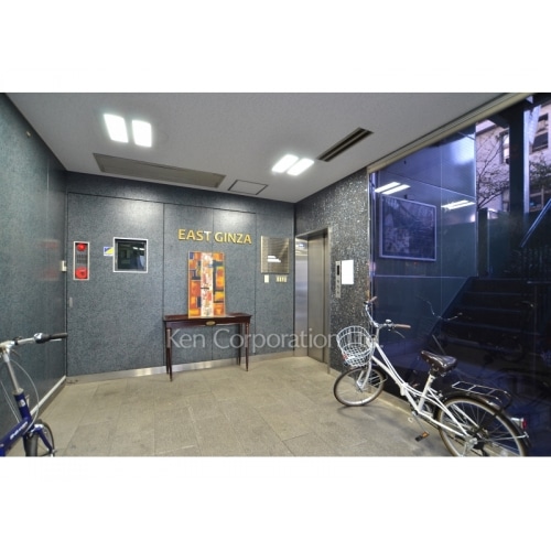 ＥＡＳＴ　ＧＩＮＺＡビル