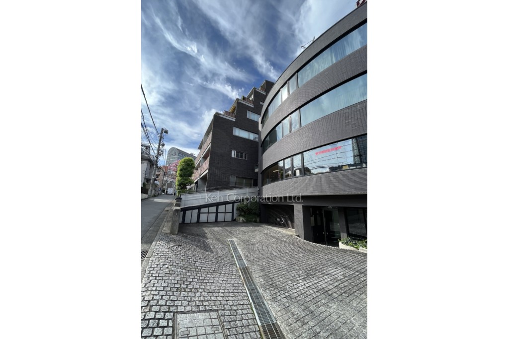 ダイナックスビル