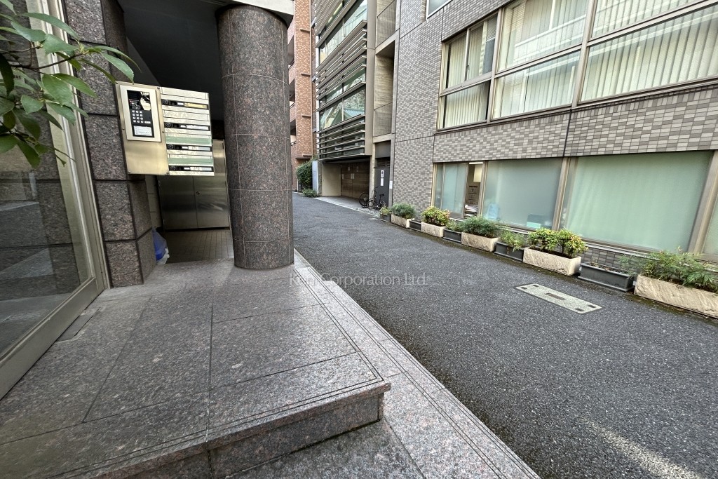 泉館花鳥風月ビル