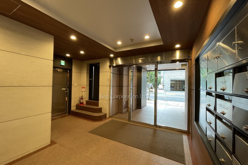 四谷三栄町スクエア