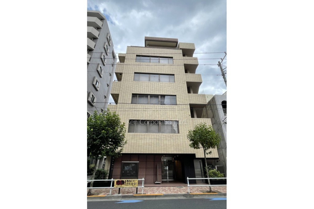 四谷三栄町スクエア