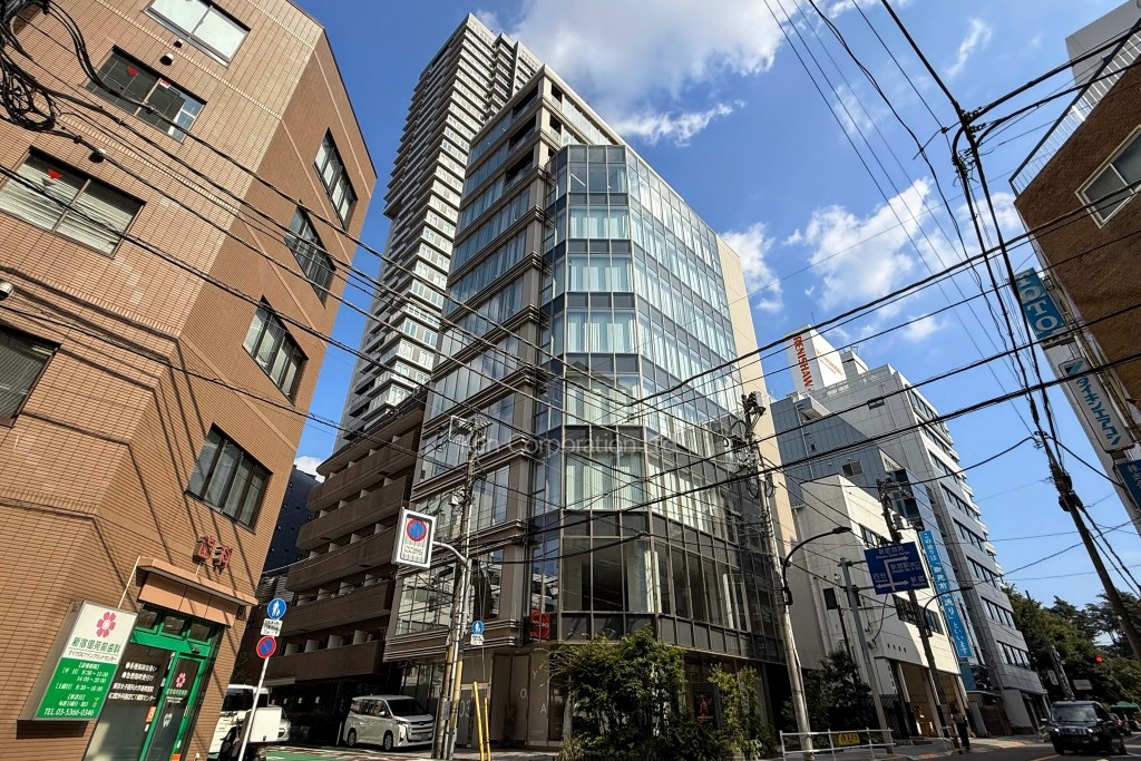 クロスシー新宿御苑前ビル
