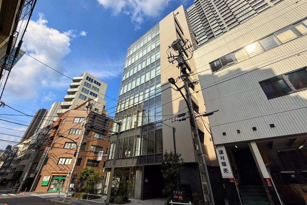 クロスシー新宿御苑前ビル