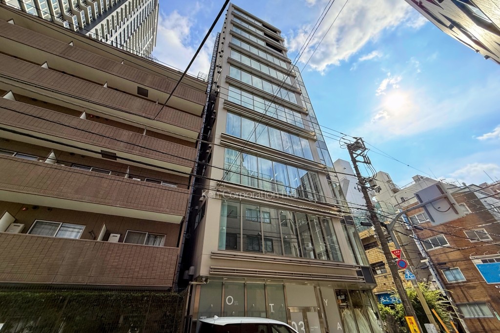 クロスシー新宿御苑前ビル