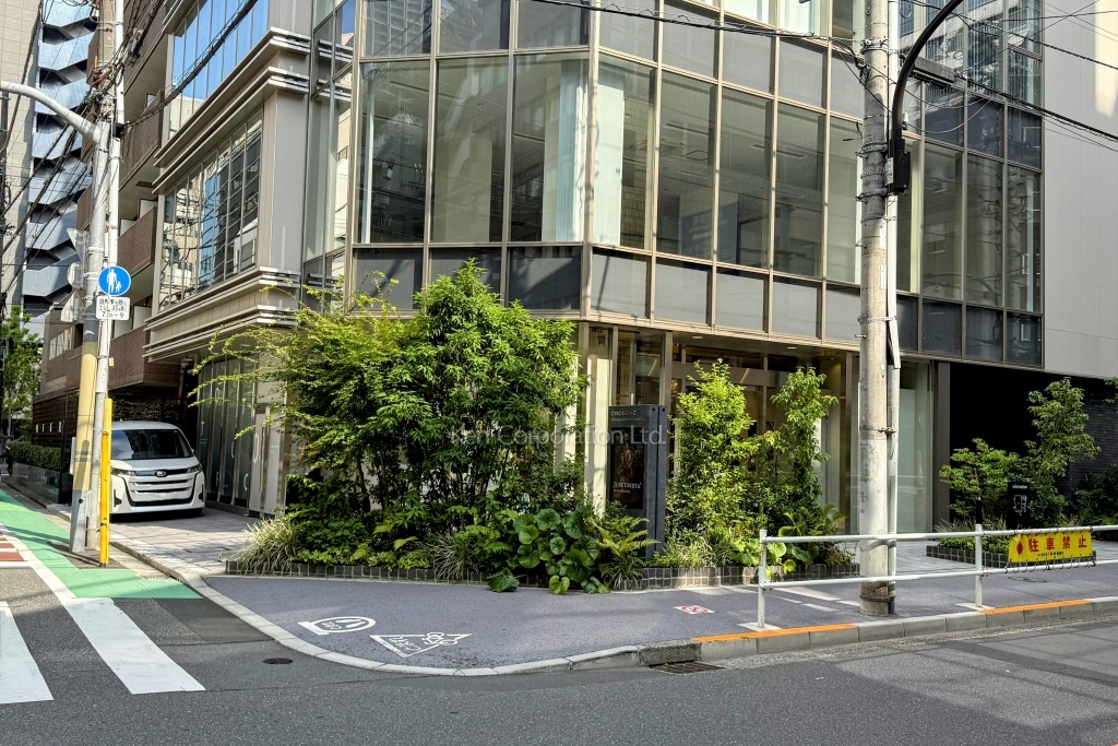 クロスシー新宿御苑前ビル