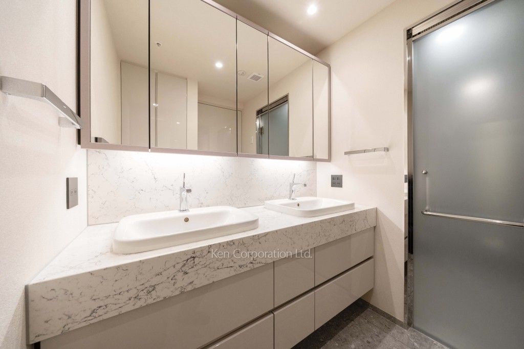 THE YOKOHAMA FRONT TOWER