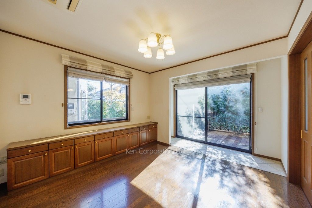 吉祥寺南町3丁目シャッターガレージ付邸宅